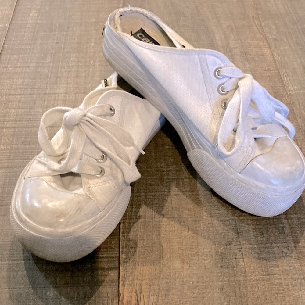 90’s Y2K Women’s white Candie’s Shoes (Size 5 1/2)